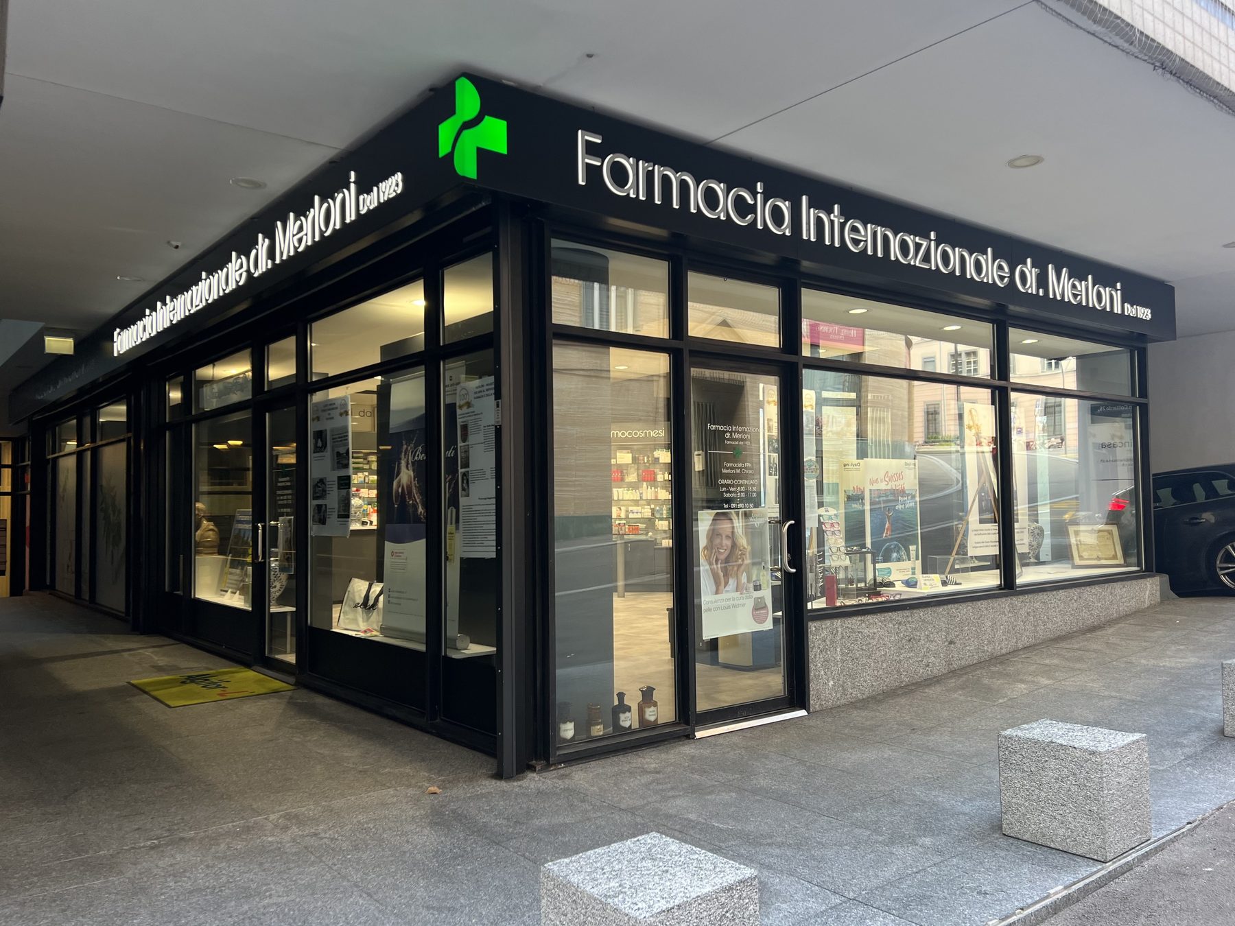 Insegna e facciata