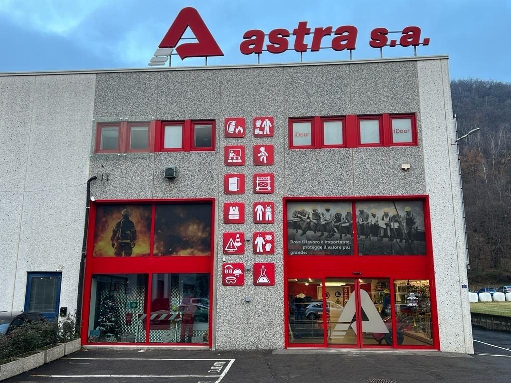 Facciata e insegna